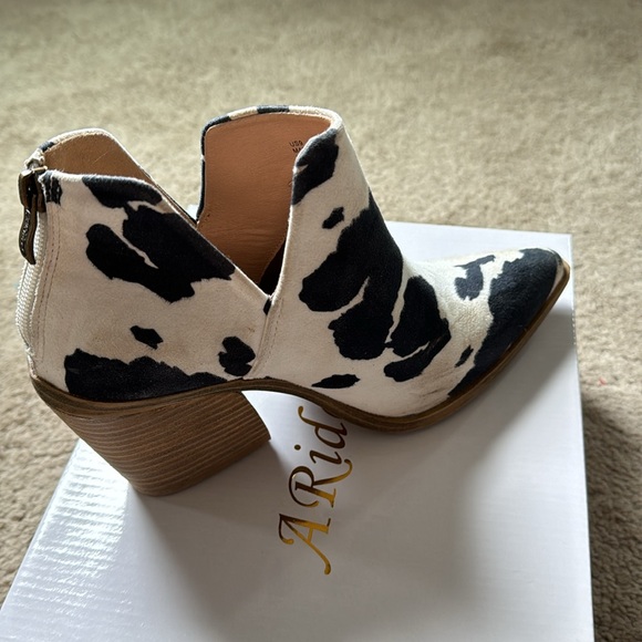 Black n white cow heels - Picture 4 of 7